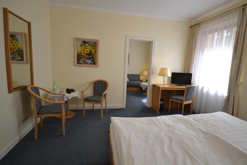 Hotel Binz Bernkastel-Kues Quarto foto